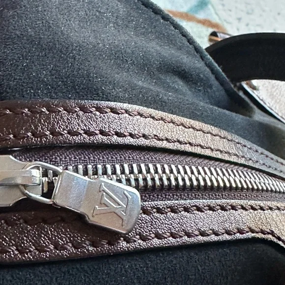 Extra Large Louis Vuitton Mahina bronze Leather Shoulder Bag - Picture 7 of 16